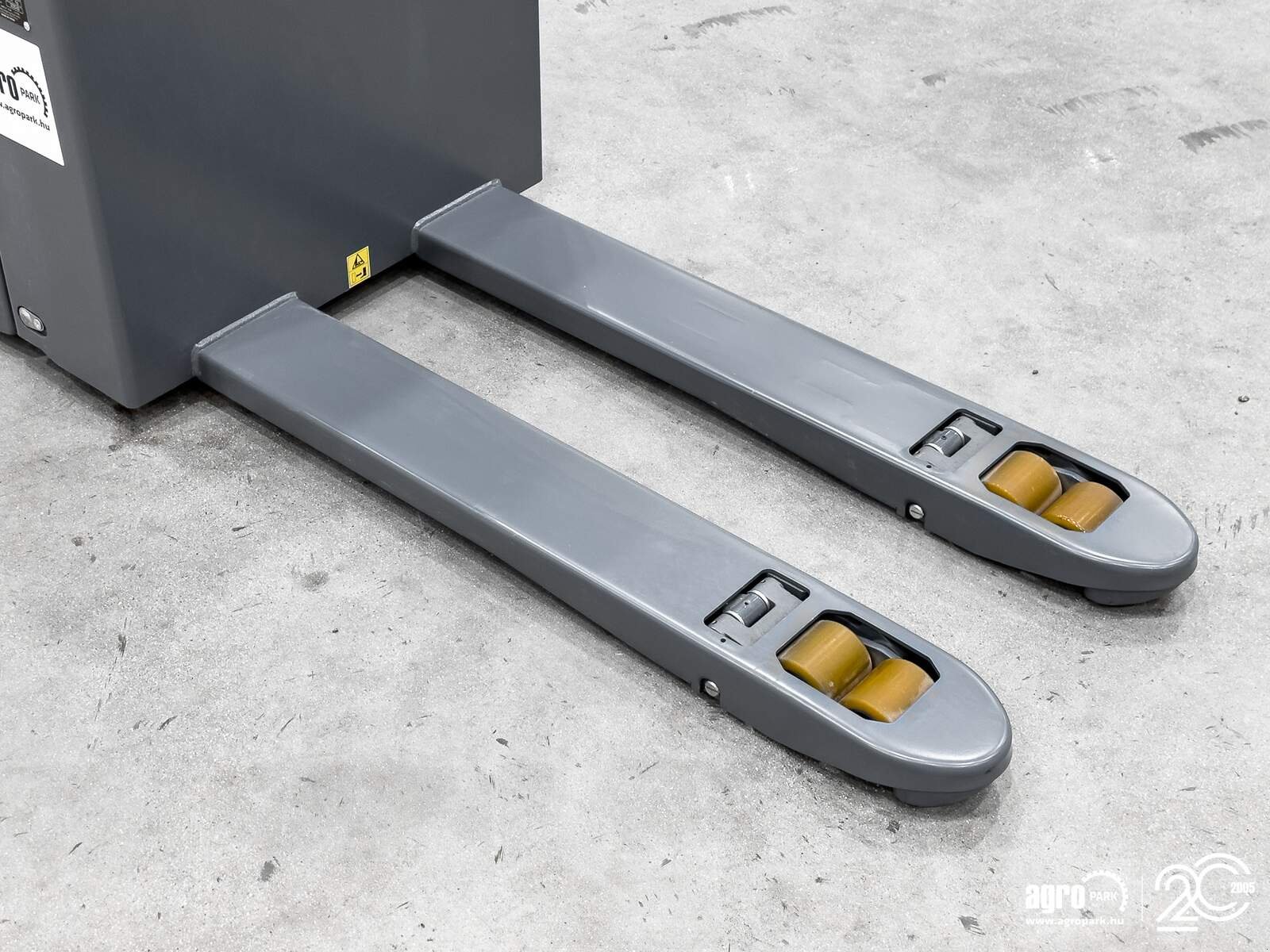 Lagertechnik & Stapeln типа Heli 2,5 ton high-performance Li-ion electric pallet truck with folding platform, Gebrauchtmaschine в Csengele (Фотография 28)