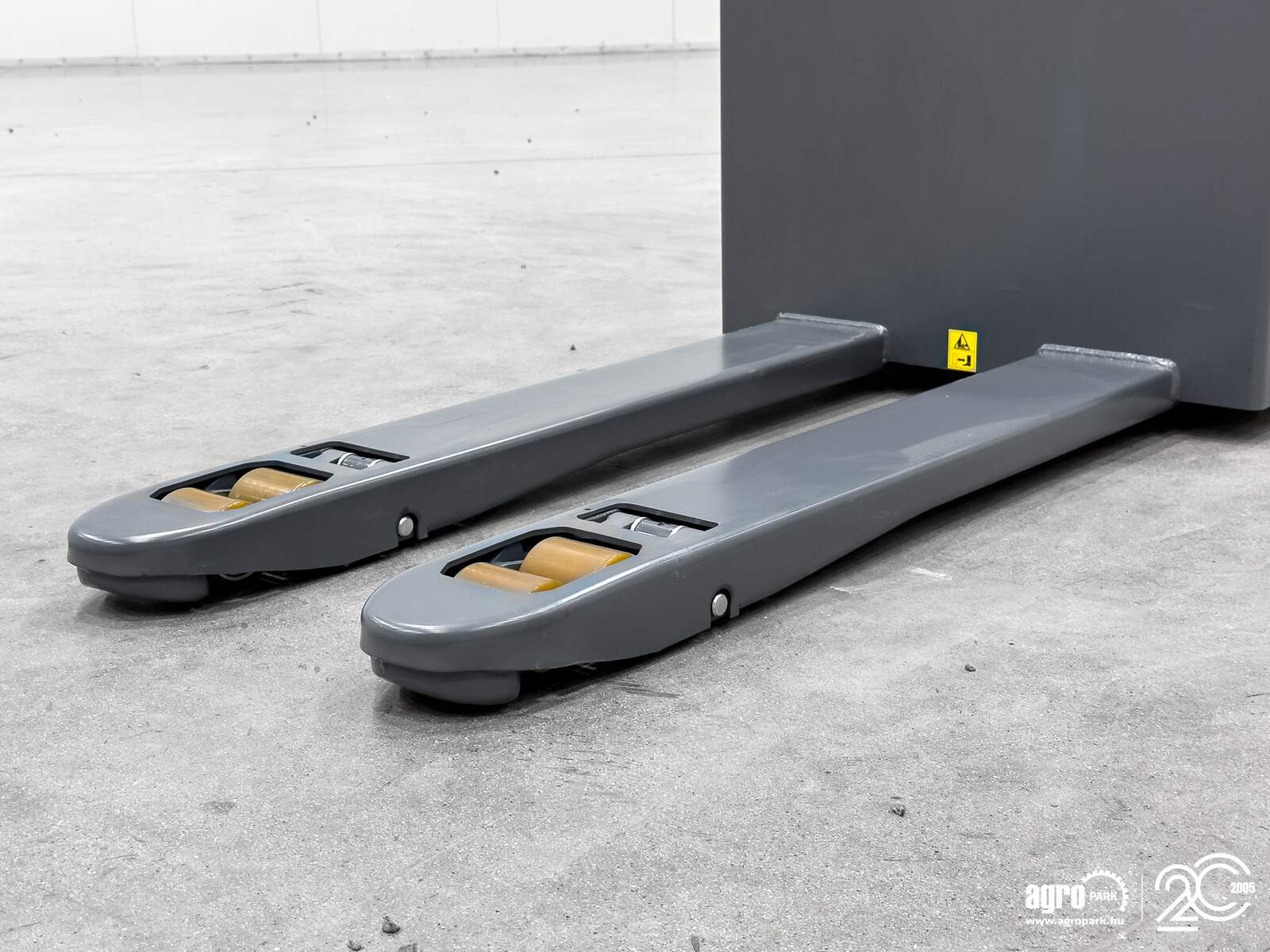 Lagertechnik & Stapeln типа Heli 2,5 ton high-performance Li-ion electric pallet truck with folding platform, Gebrauchtmaschine в Csengele (Фотография 29)