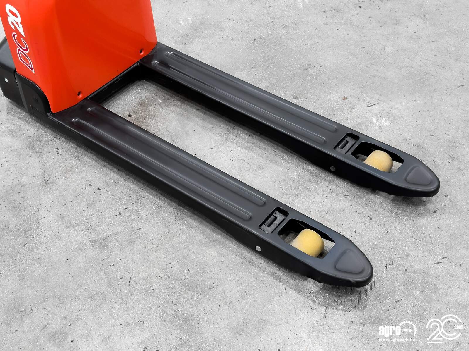 Lagertechnik & Stapeln типа Heli 2 ton Li-ion electric pedestrian pallet truck, Gebrauchtmaschine в Csengele (Фотография 19)