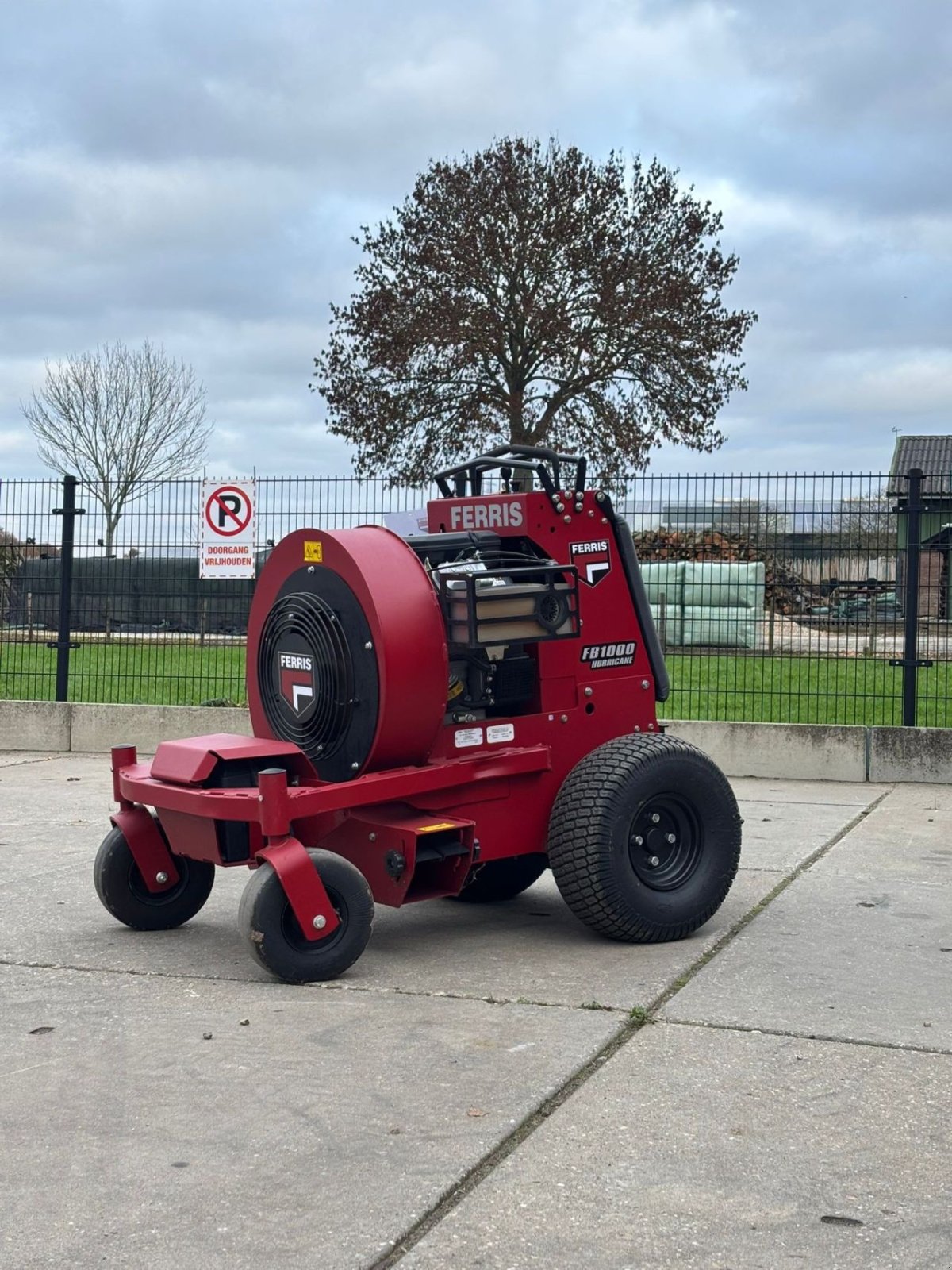 Laubsauggerät & Blasgerät typu Ferris Fb1000 hurricane, Gebrauchtmaschine v Wadenoijen (Obrázek 1)
