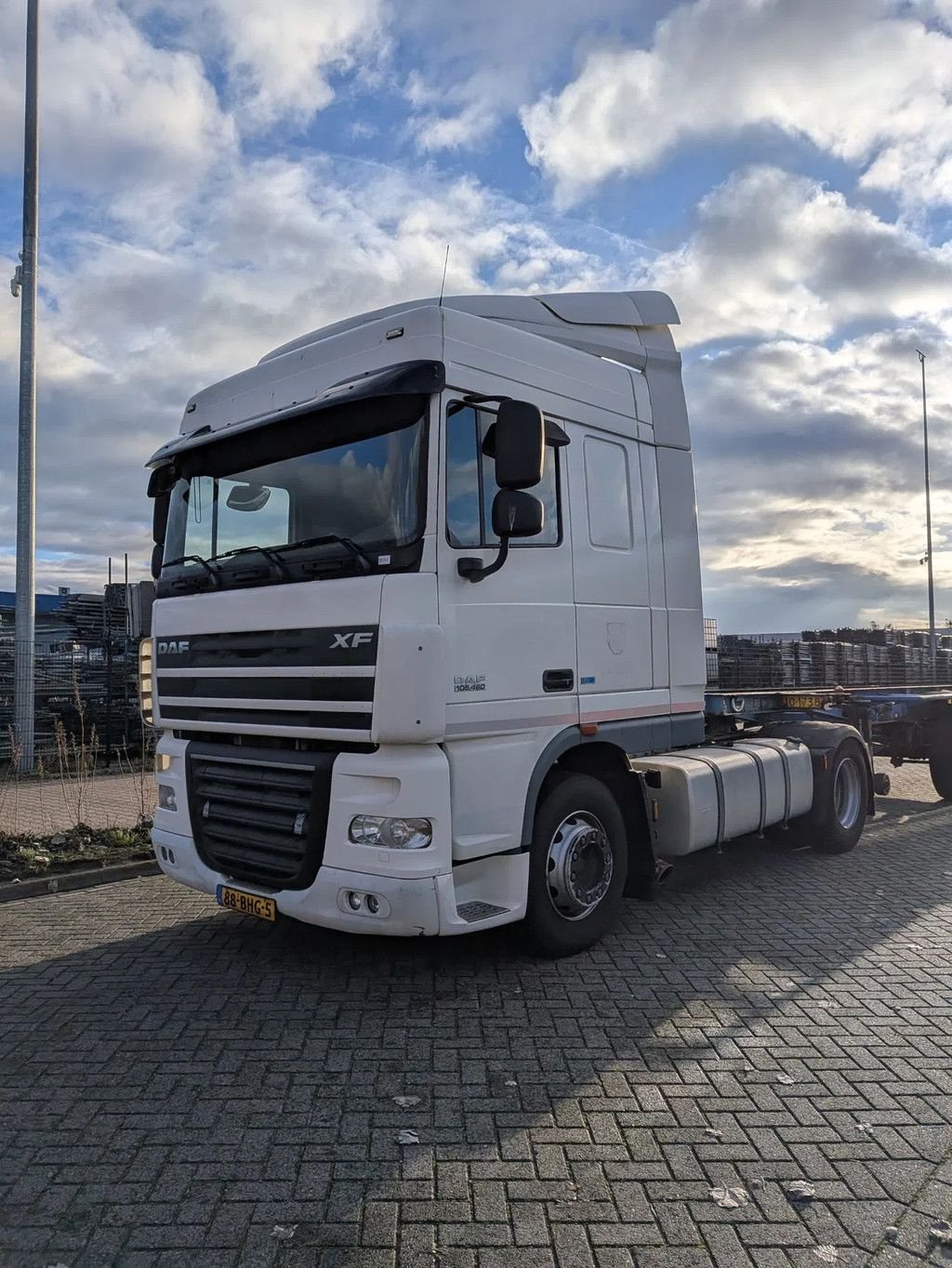 LKW des Typs DAF XF 105 FT XF105, Gebrauchtmaschine in Groningen (Bild 1)