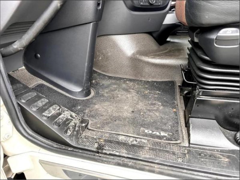 LKW of the type DAF XF 530 SC, Gebrauchtmaschine in Bourron Marlotte (Picture 11)