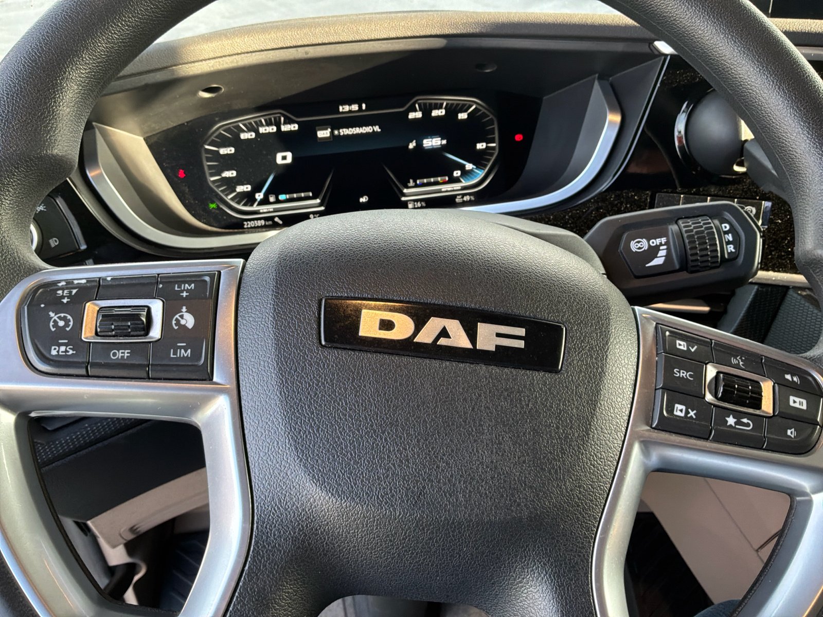 LKW of the type DAF XG 480 FT, Gebrauchtmaschine in Zeebrugge (Picture 13)