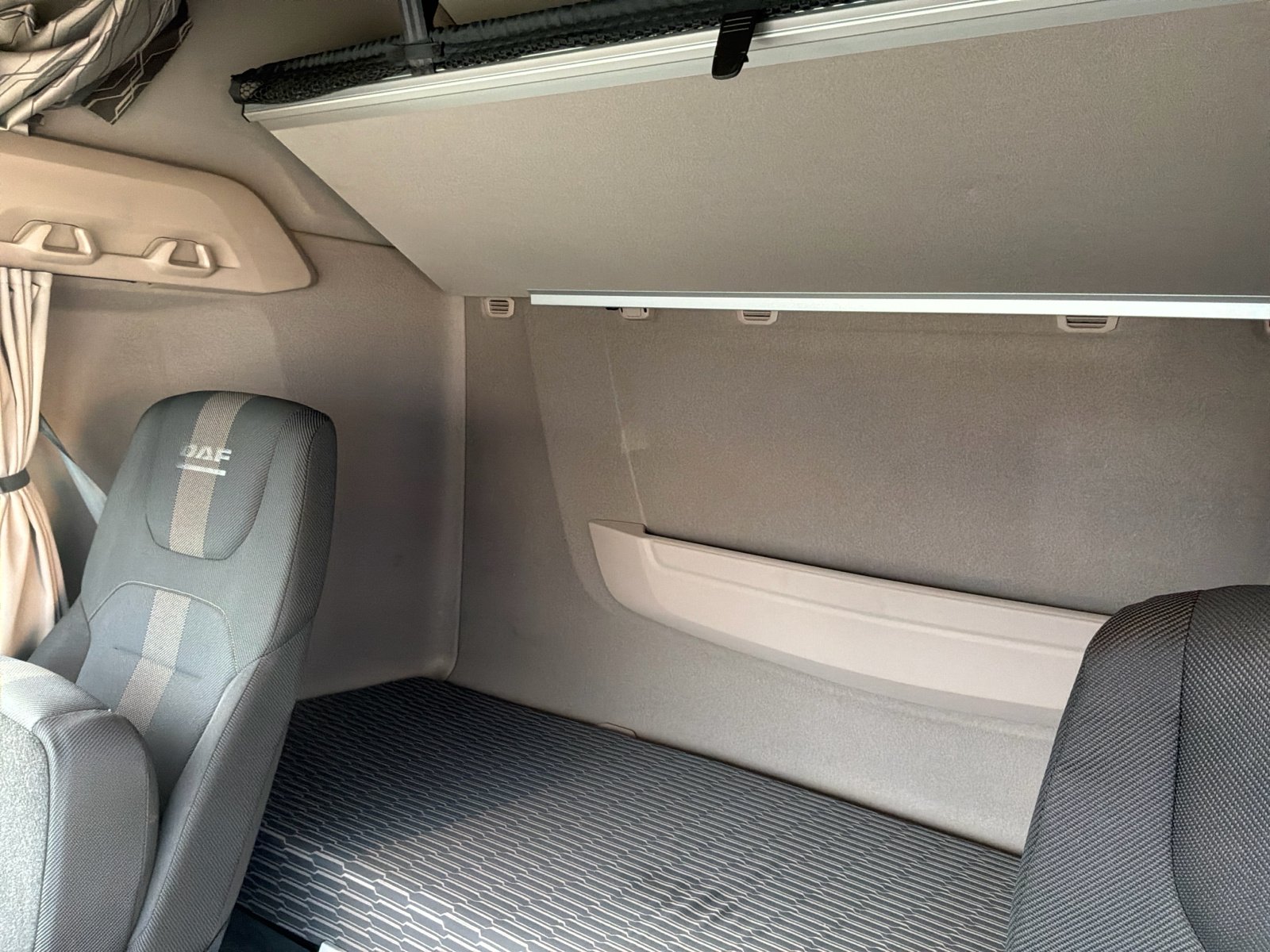 LKW of the type DAF XG 480 FT, Gebrauchtmaschine in Zeebrugge (Picture 17)