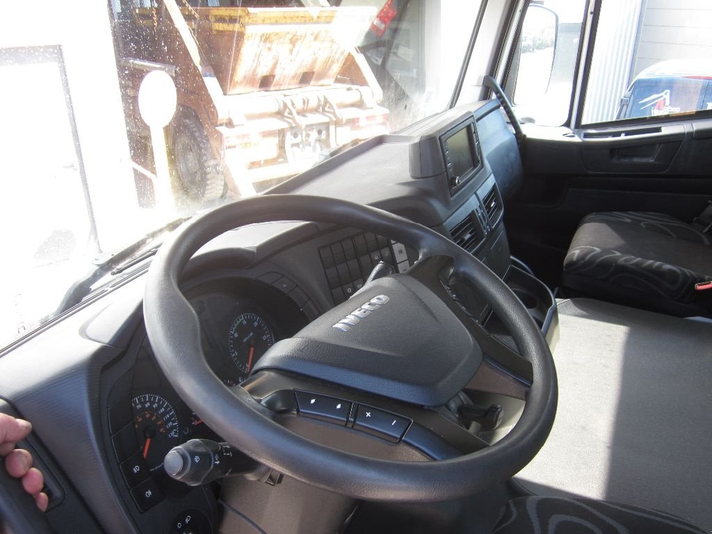 LKW des Typs Iveco 450 T, Gebrauchtmaschine in CHAPONOST (Bild 2)