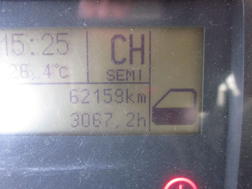 LKW des Typs Iveco 450 T, Gebrauchtmaschine in CHAPONOST (Bild 3)