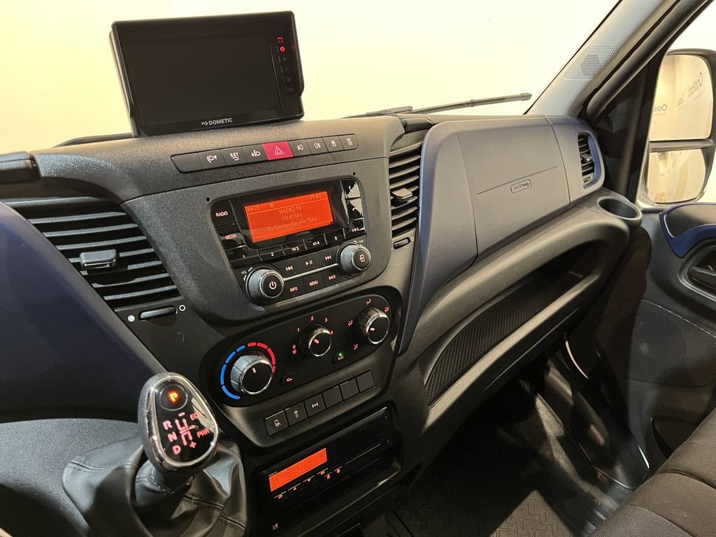 LKW Türe ait Iveco 65C18 3.0 Automaat Open Laadbak / Mobiele Werkplaats / Bott Inri, Gebrauchtmaschine içinde GRONINGEN (resim 10)