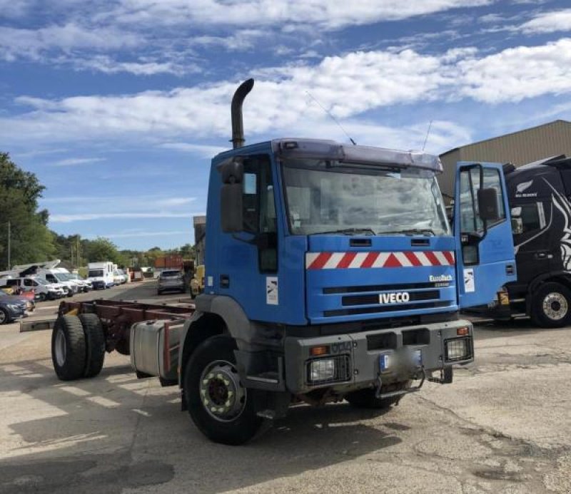 LKW vrste Iveco CURS0R 240 PORTEUR FOURGON, Gebrauchtmaschine v Bourron Marlotte (Slika 2)
