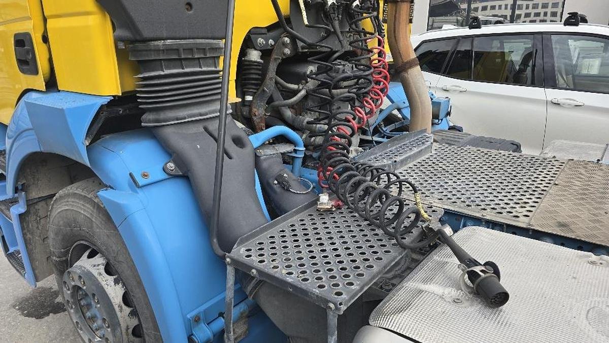 LKW of the type Iveco Strallis 4x2 Sattelzugmaschine mit Kipphydraulik, Gebrauchtmaschine in Göpfritz an der Wild (Picture 4)