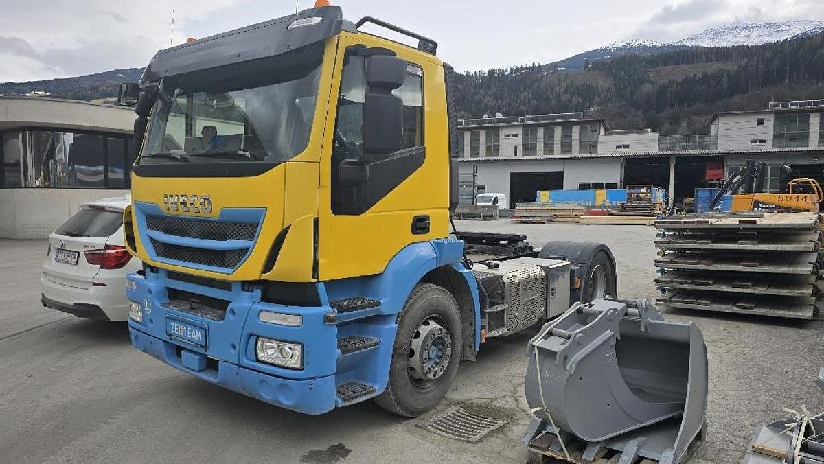 LKW типа Iveco Strallis 4x2 Sattelzugmaschine mit Kipphydraulik, Gebrauchtmaschine в Göpfritz an der Wild (Фотография 2)
