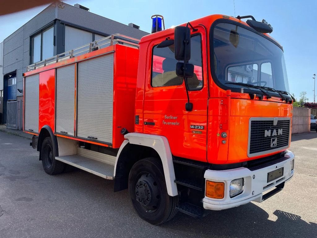 LKW typu MAN 14 .232 Silent 4x4 Full Steelsuspention ! 2000 Liter ! 32.000 km, Gebrauchtmaschine v Kerkrade (Obrázek 2)