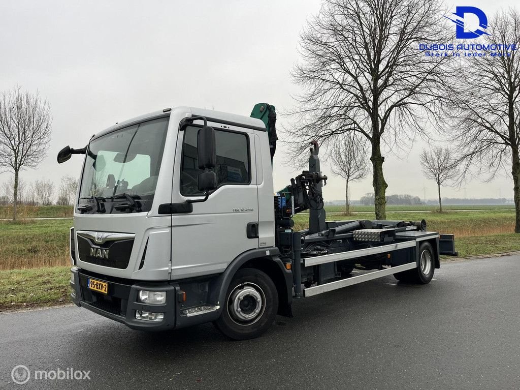 LKW del tipo MAN TGL 12/250 HAAKARM KRAAN AUTOMAAT CONTAINERS SMART TACHO, Gebrauchtmaschine In Zevenbergen (Immagine 2)