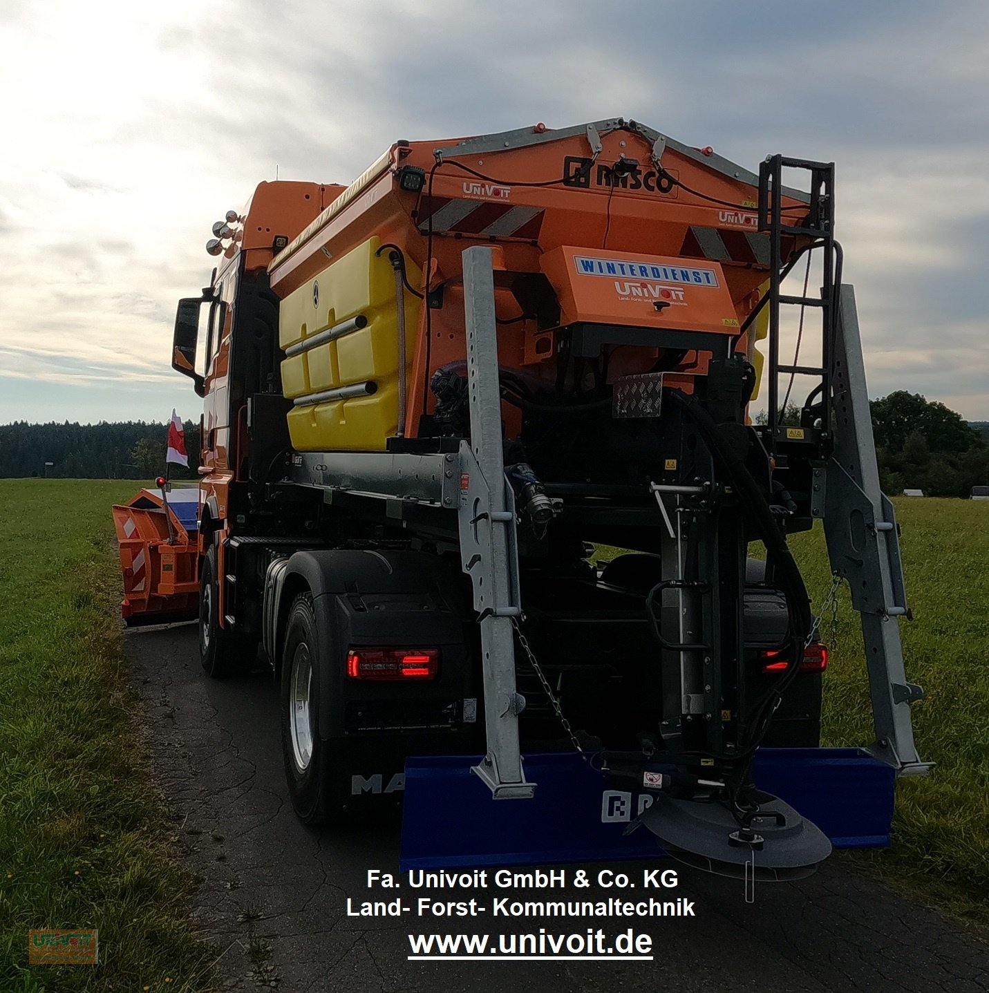 LKW of the type MAN TGX 18.520 Allrad Hydrodrive Winterdienst + Schneepflug + Streuer, Neumaschine in Warmensteinach (Picture 4)
