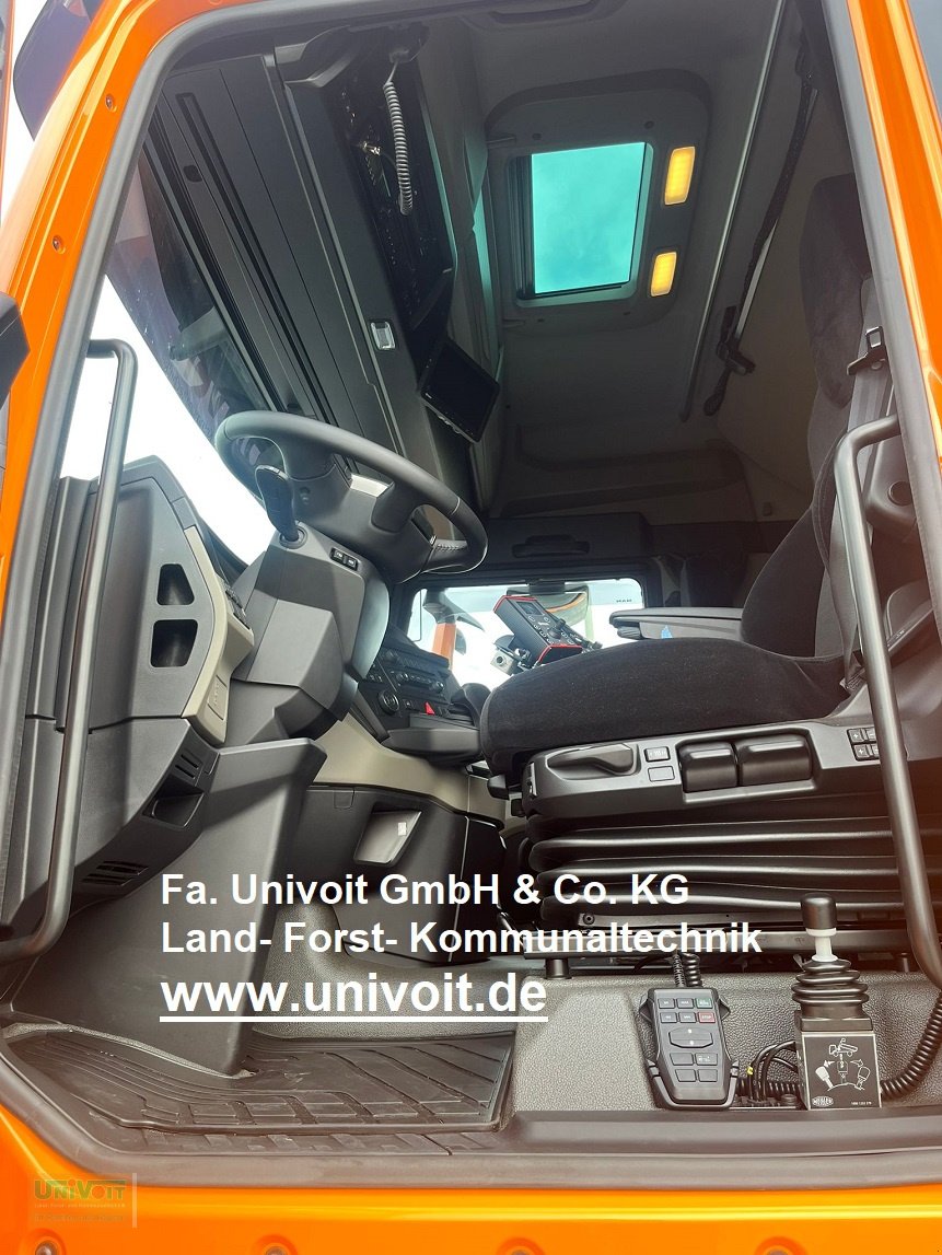 LKW of the type MAN TGX 18.520 Allrad Hydrodrive Winterdienst + Schneepflug + Streuer, Neumaschine in Warmensteinach (Picture 12)