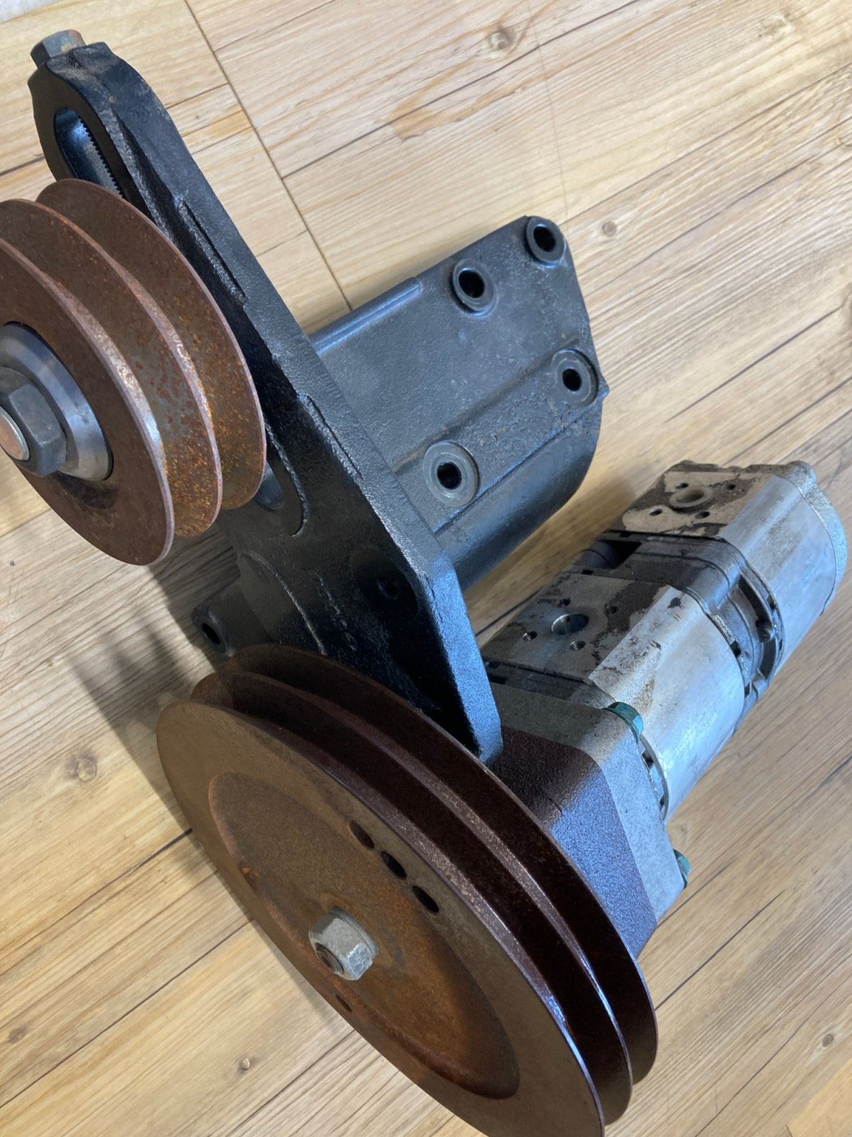 MAN zum TGM 18.320 Hydraulikpumpe / Zahnradpumpe 515 800 013 A-11 76704, Gebrauchtmaschine, Baujahr: 2024 (Bild 4) LKW des Typs MAN zum TGM 18.320 Hydraulikpumpe / Zahnradpumpe 515 800 013 A-11 76704, Gebrauchtmaschine in Wülfershausen an der Saale (Bild 4)