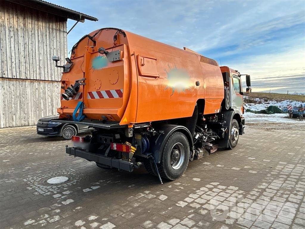 LKW Türe ait Mercedes-Benz 952.50, Gebrauchtmaschine içinde Düsseldorf (resim 4)