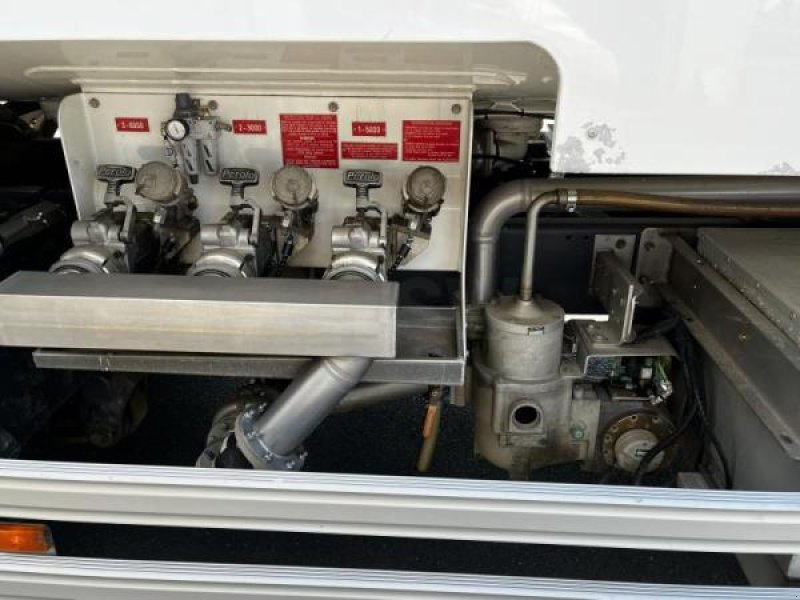 LKW typu Renault 280 E6  D18 P 4X2 CITERNE CARB LEG 14000 L, Gebrauchtmaschine v Bourron Marlotte (Obrázok 8)