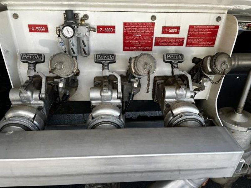 LKW typu Renault 280 E6  D18 P 4X2 CITERNE CARB LEG 14000 L, Gebrauchtmaschine v Bourron Marlotte (Obrázok 9)