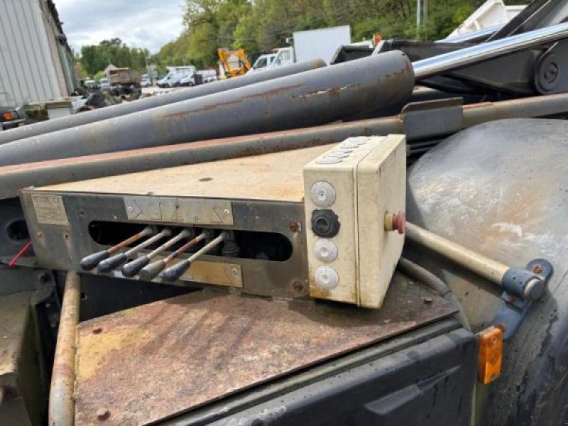 LKW des Typs Renault Premium 320 benne amovible, Gebrauchtmaschine in Bourron Marlotte (Bild 11)