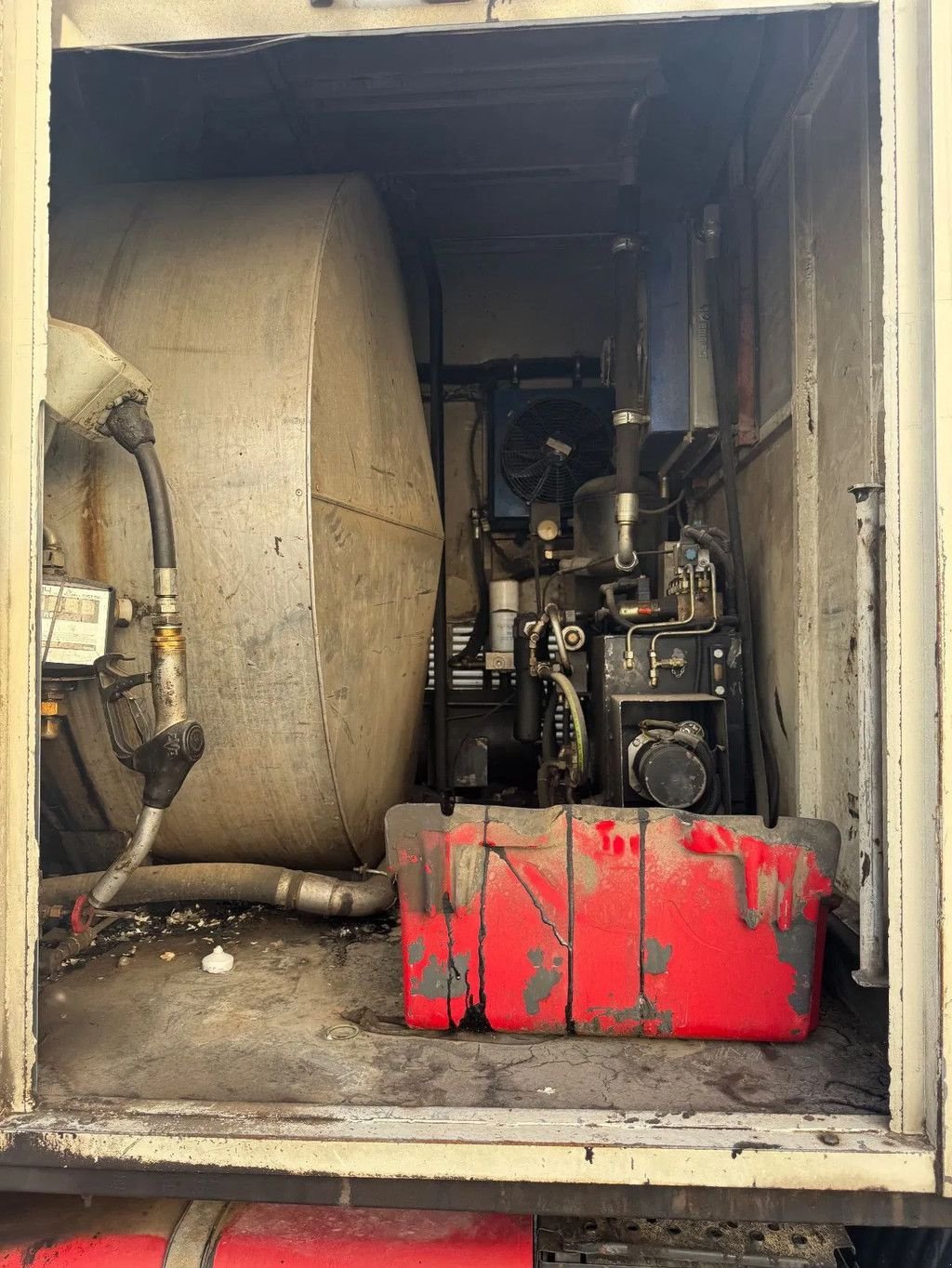 LKW des Typs Scania P94-300 **BURTEC BITUM SPRAYER-BELGIAN TRUCK**, Gebrauchtmaschine in Kessel (Bild 5)