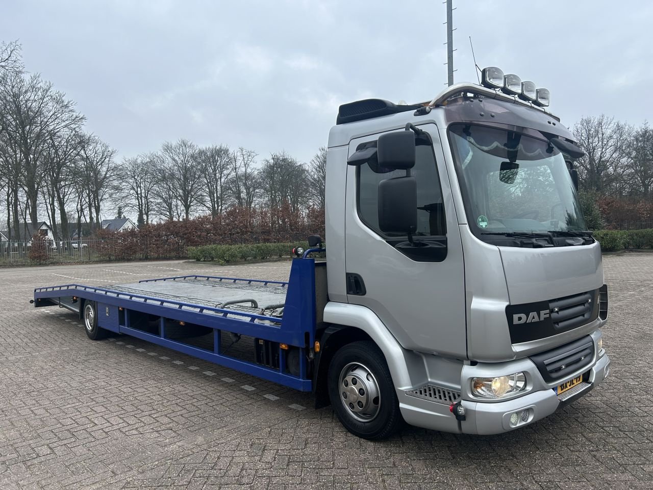 LKW des Typs Sonstige DAF LF 45.160 Tijhof autoambulan DAF LF 45.160 Tijhof autoambulan autotransporter C1 rijbewijs, Gebrauchtmaschine in Putten (Bild 1)