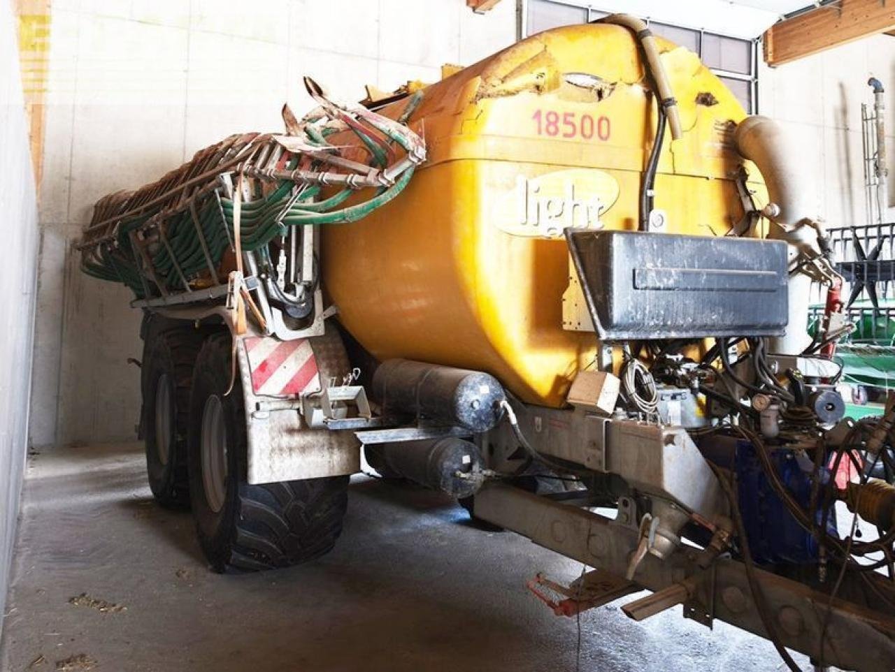 LKW Türe ait Sonstige light 18.500 polyesterfass mit unfallschaden, Gebrauchtmaschine içinde SANKT MARIENKIRCHEN BEI SCHÄRDING (resim 4)