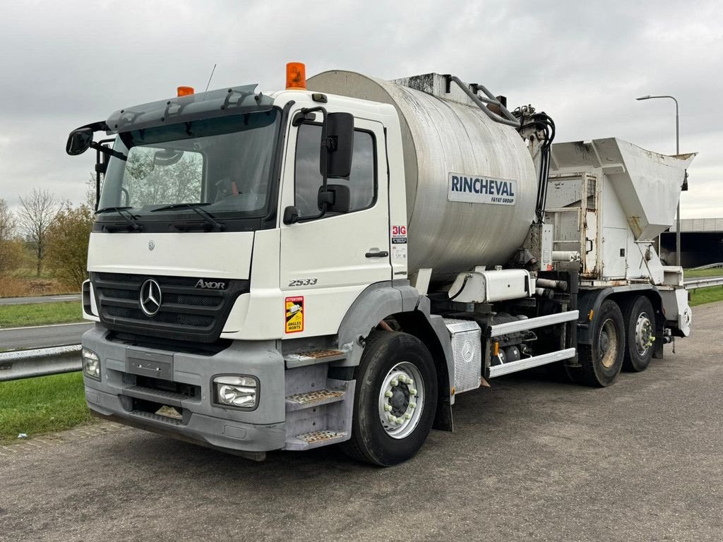 LKW des Typs Sonstige Mercedes Benz Axor 2533 6x2x4 Rincheval Bitumensprayer / chip spreader, Gebrauchtmaschine in Velddriel (Bild 1)