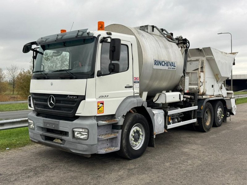 LKW типа Sonstige Mercedes Benz Axor 2533 6x2x4 Rincheval Bitumensprayer / chip spreader, Gebrauchtmaschine в Velddriel (Фотография 1)