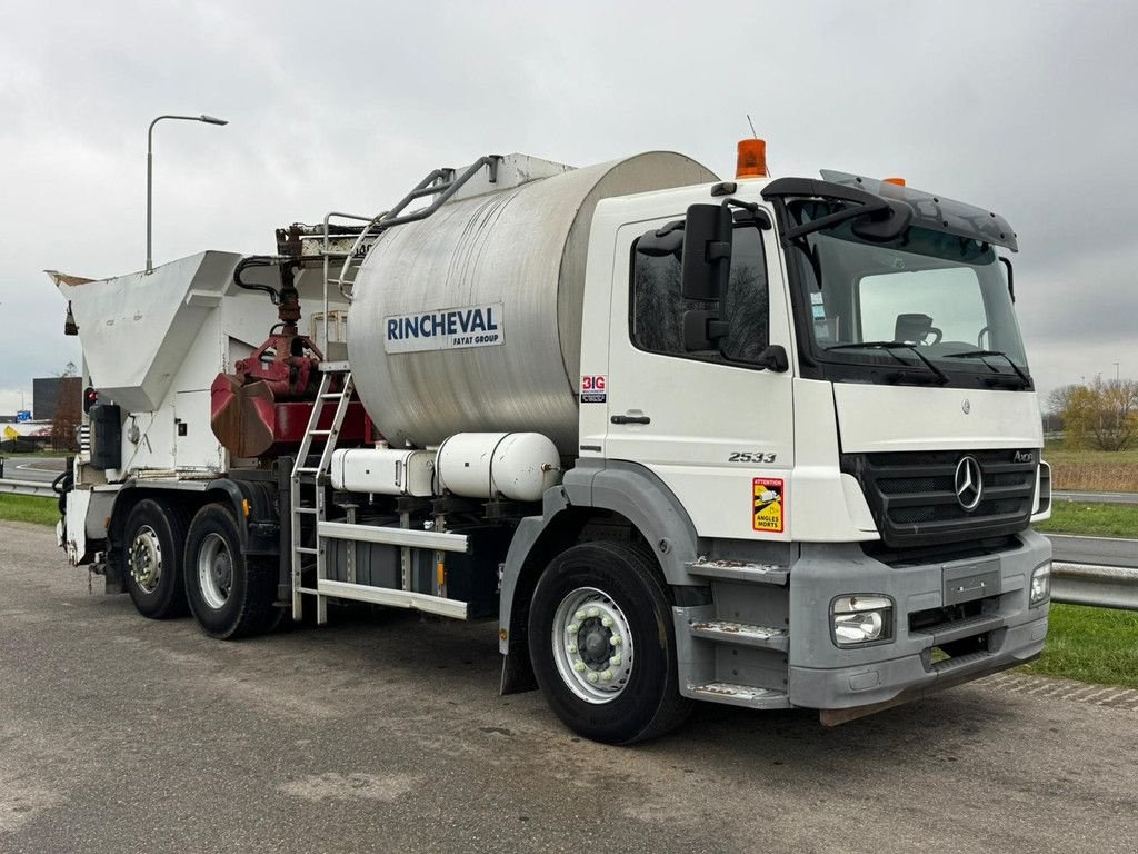 LKW des Typs Sonstige Mercedes Benz Axor 2533 6x2x4 Rincheval Bitumensprayer / chip spreader, Gebrauchtmaschine in Velddriel (Bild 8)