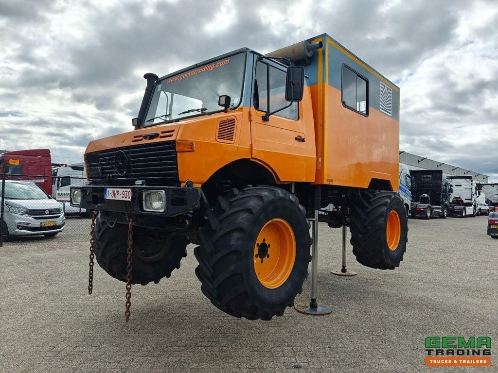 LKW des Typs Sonstige Mercedes Benz Unimog 1300L 4x4 Handgeschakeld - GeslotenBak - PTO - Hydr. steu, Gebrauchtmaschine in Oud Gastel (Bild 1)