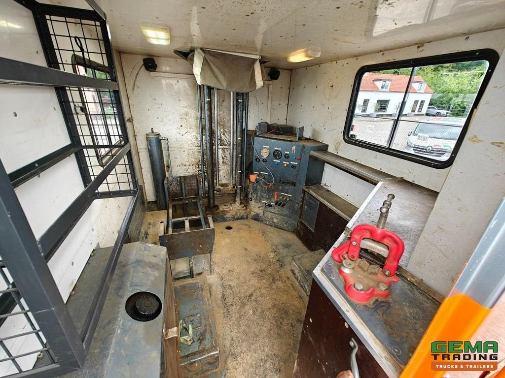 LKW des Typs Sonstige Mercedes Benz Unimog 1300L 4x4 Handgeschakeld - GeslotenBak - PTO - Hydr. steu, Gebrauchtmaschine in Oud Gastel (Bild 7)