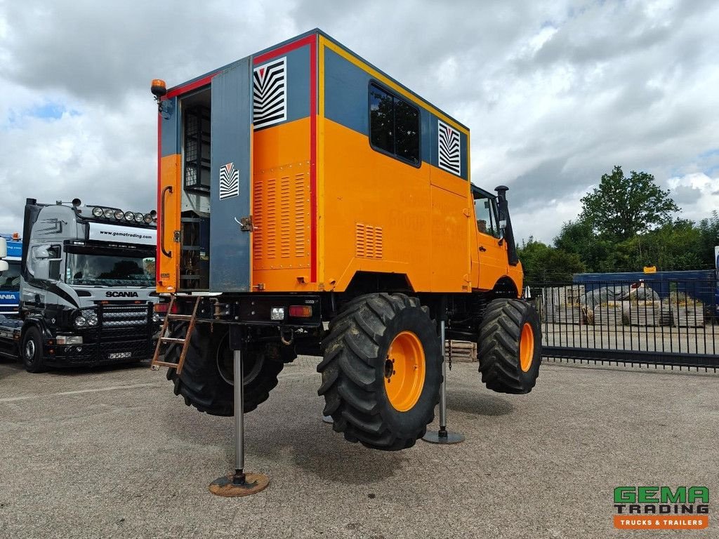 LKW des Typs Sonstige Mercedes Benz Unimog 1300L 4x4 Handgeschakeld - GeslotenBak - PTO - Hydr. steu, Gebrauchtmaschine in Oud Gastel (Bild 2)