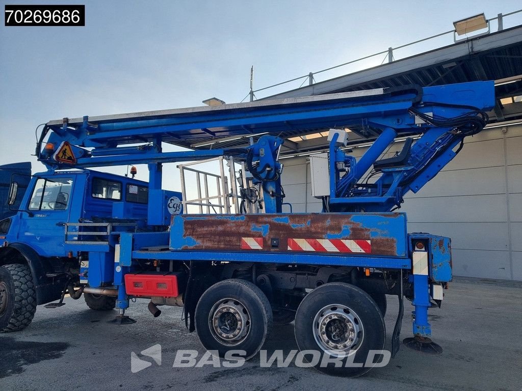 LKW of the type Sonstige Unimog U2450L 6X6 Engin EGI TP 226 hubarbeitsb&uuml;hne Manu, Gebrauchtmaschine in Veghel (Picture 3)