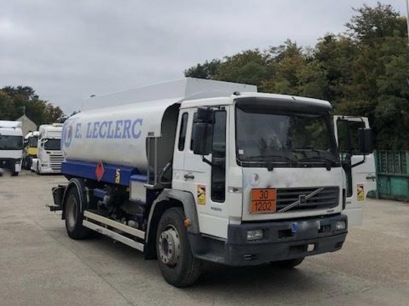 LKW des Typs Volvo FL, Gebrauchtmaschine in Bourron Marlotte (Bild 1)