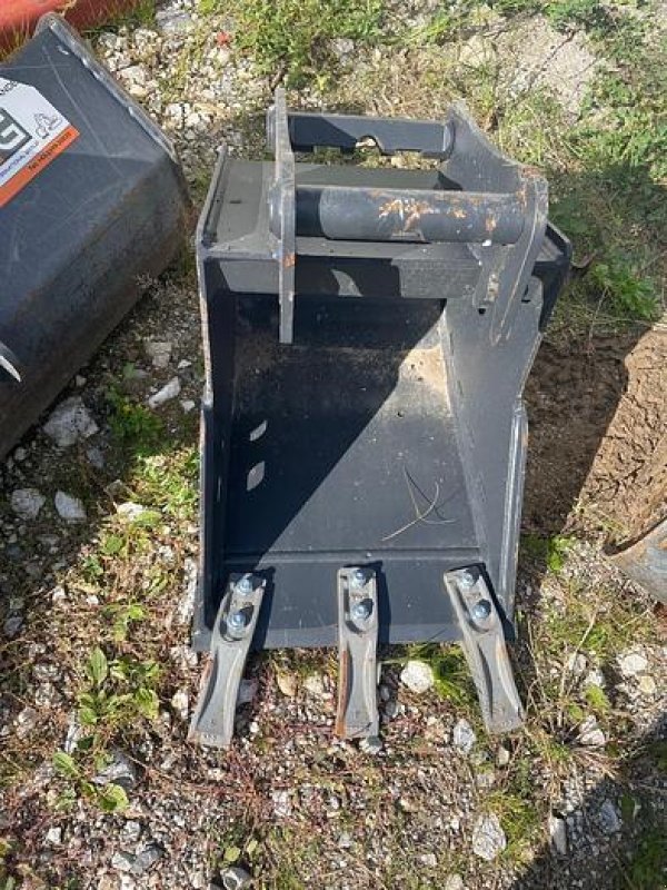 Löffel des Typs Big Dutchman Tieflöffel 40 cm mit MS01 Symlock Aufnahme, Neumaschine in Göpfritz an der Wild (Bild 1)