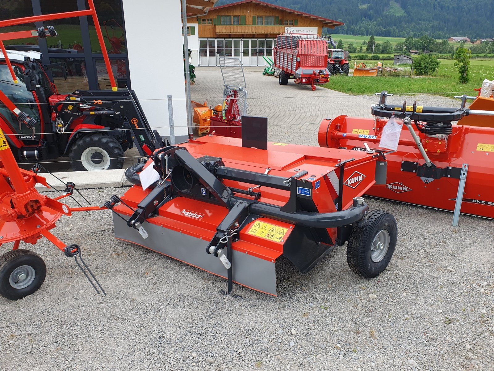 Mähaufbereiter & Zetter des Typs Kuhn TC 320, Neumaschine in Unterammergau (Bild 1)