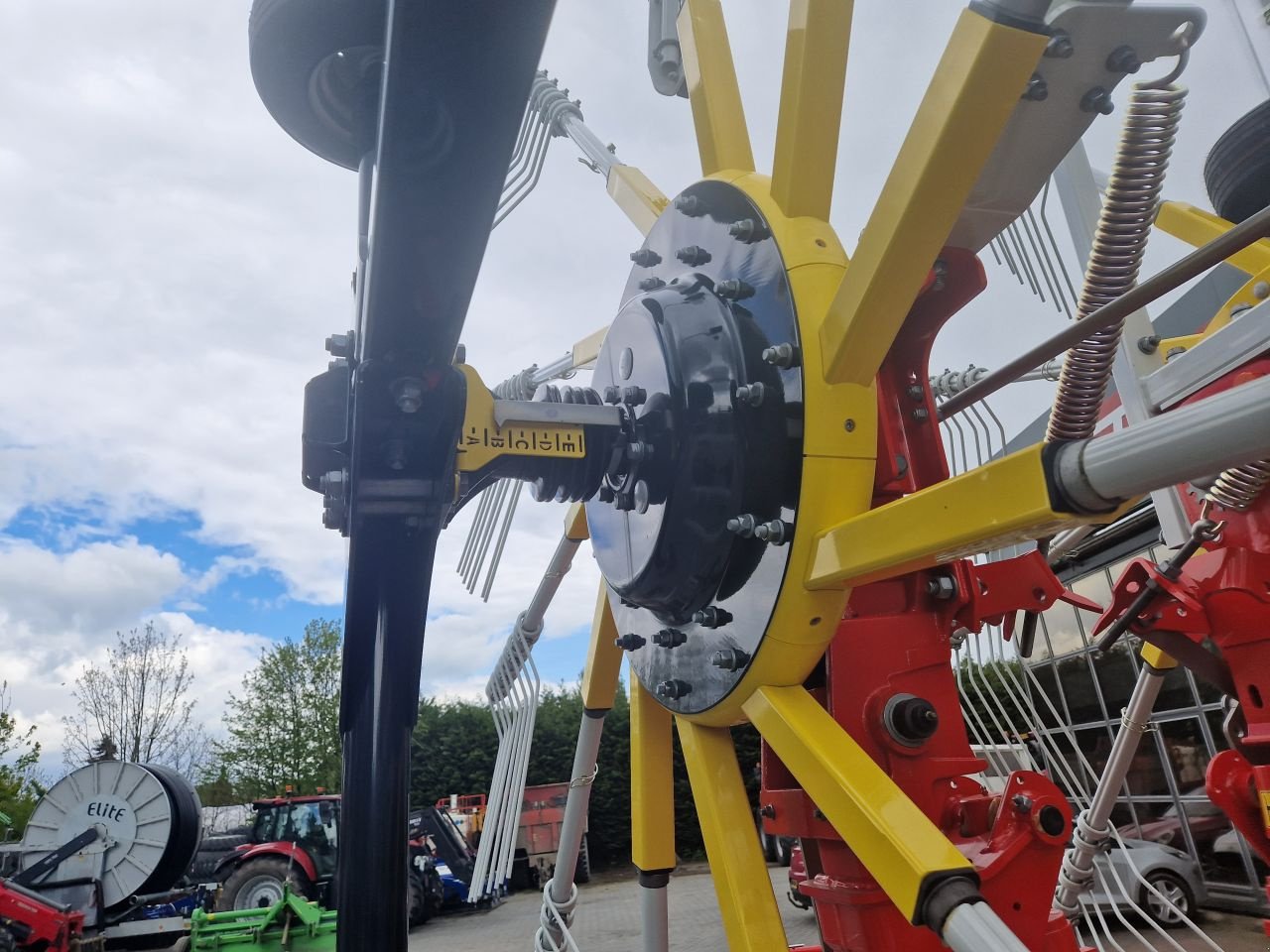 Mähaufbereiter & Zetter of the type Sonstige P&ouml;ttinger TOP 702 C SMAL IN TRANSPORT, Neumaschine in Bleiswijk (Picture 4)