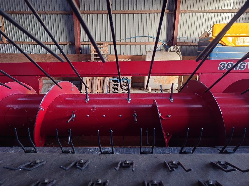 Mähdrescher of the type Case IH 3016 15 Fod Pick-up inkl. vogn, Gebrauchtmaschine in Samsø (Picture 2)