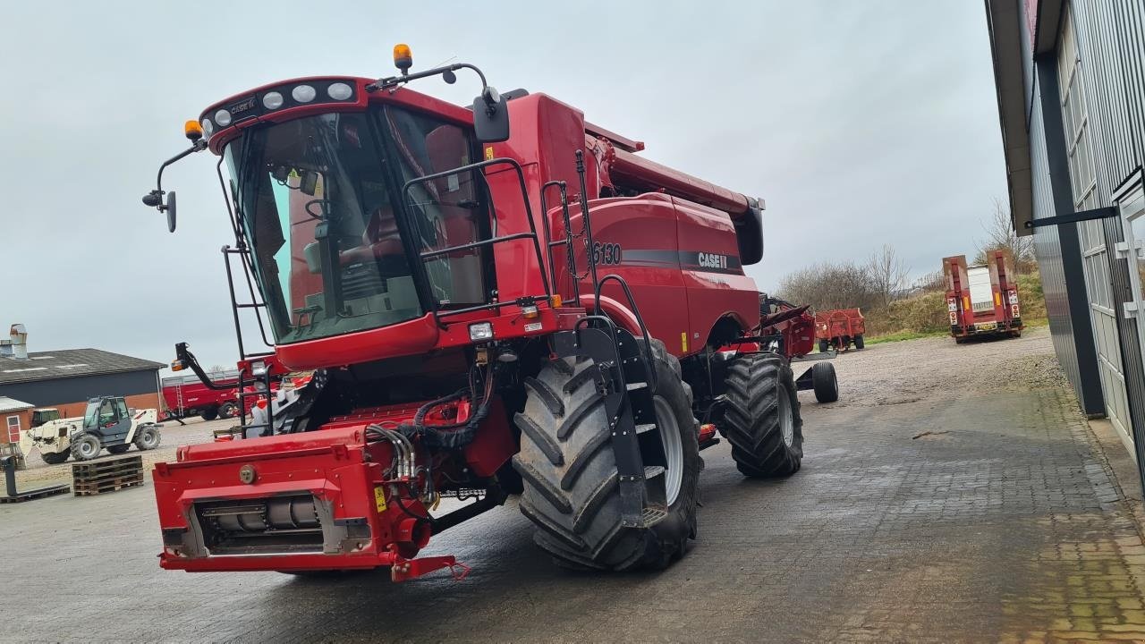 Mähdrescher van het type Case IH 6130, Gebrauchtmaschine in Ribe (Foto 4)