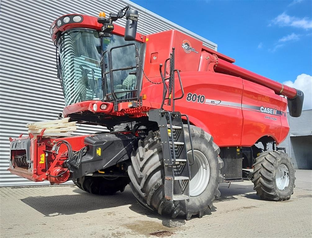 Mähdrescher des Typs Case IH 8010 med 30 fods skærebord, Gebrauchtmaschine in Horsens (Bild 2)
