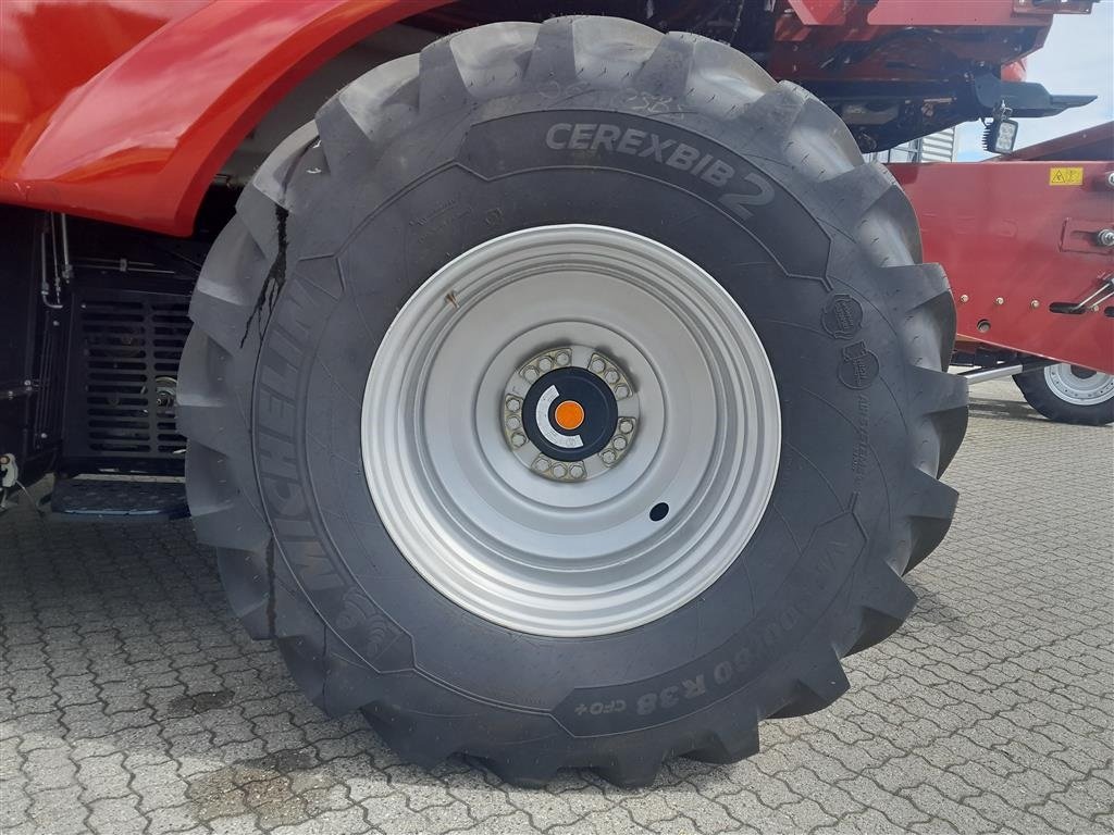 Mähdrescher des Typs Case IH 8250 Axial-Flow 8250 med 35 fod varioskærebord, Gebrauchtmaschine in Horsens (Bild 9)
