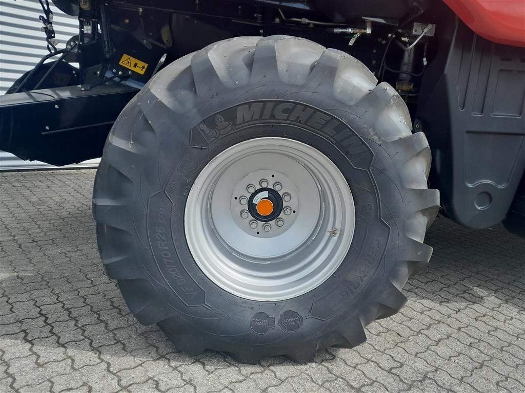 Mähdrescher des Typs Case IH 8250 Axial-Flow 8250 med 35 fod varioskærebord, Gebrauchtmaschine in Horsens (Bild 8)