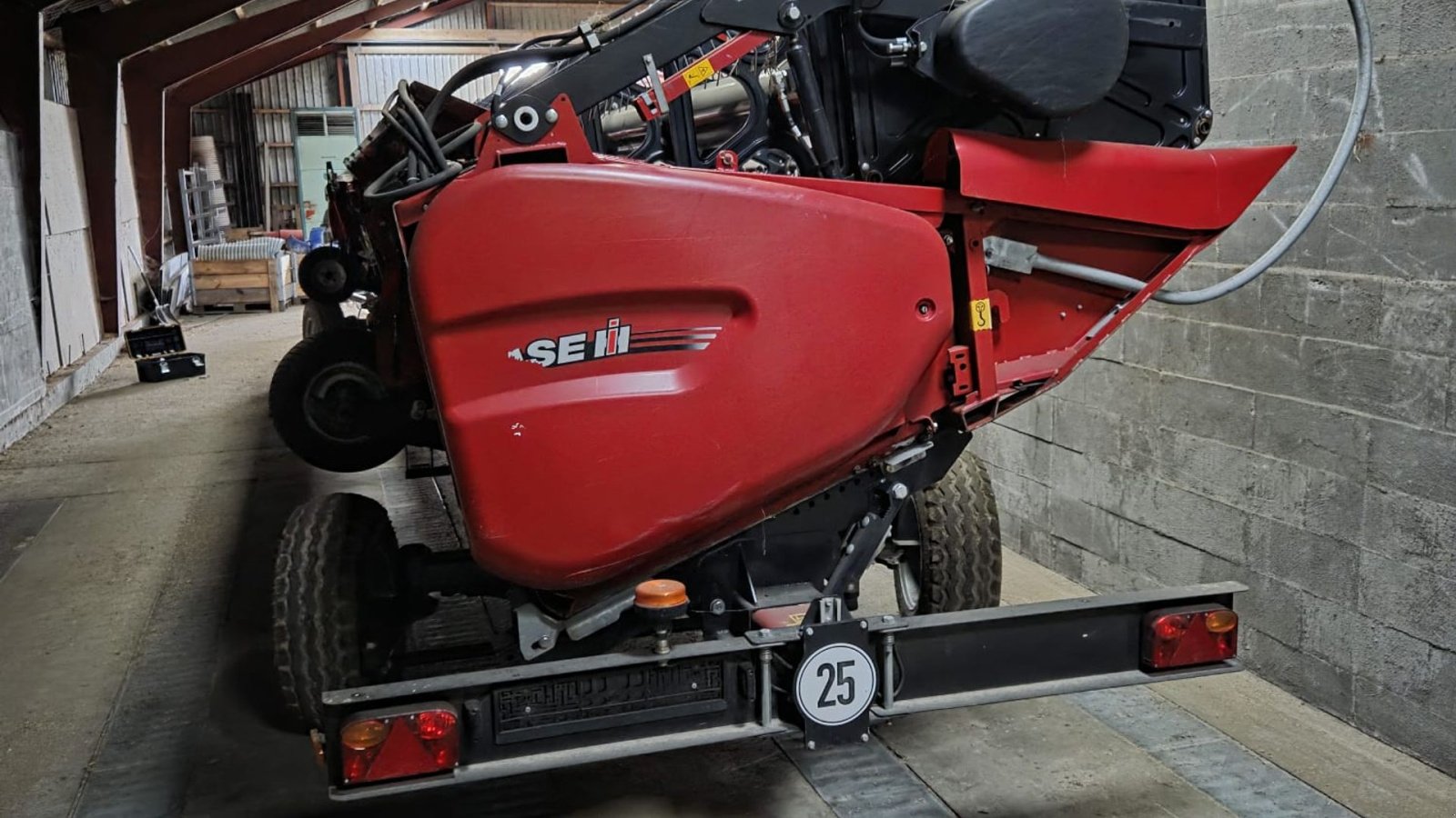 Mähdrescher of the type Case IH 8250 Axial-Flow med 35fod Varicut skærebord. Dansk maskine, Gebrauchtmaschine in Lintrup (Picture 4)