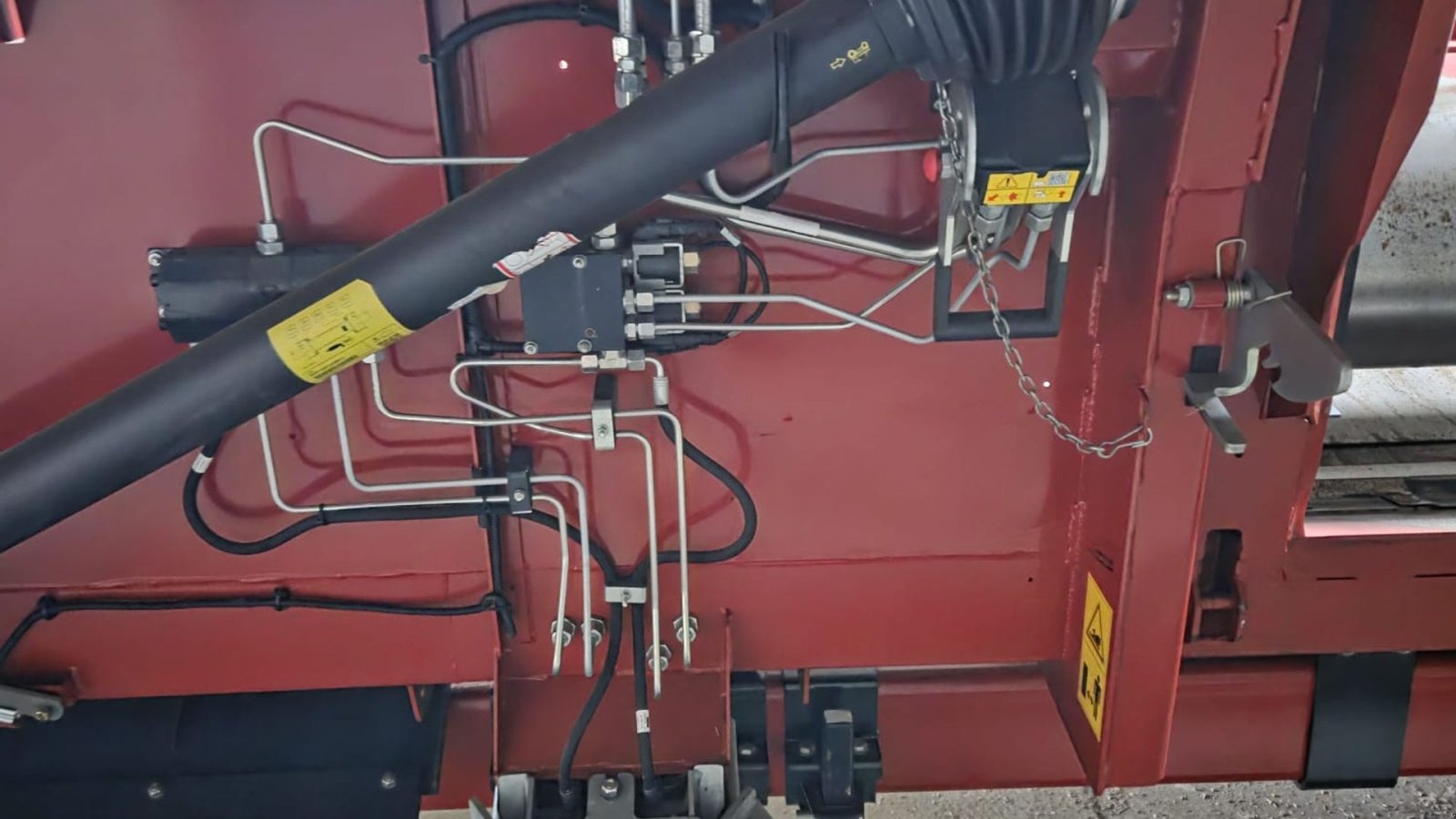 Mähdrescher of the type Case IH 8250 Axial-Flow med 35fod Varicut skærebord. Dansk maskine, Gebrauchtmaschine in Lintrup (Picture 7)