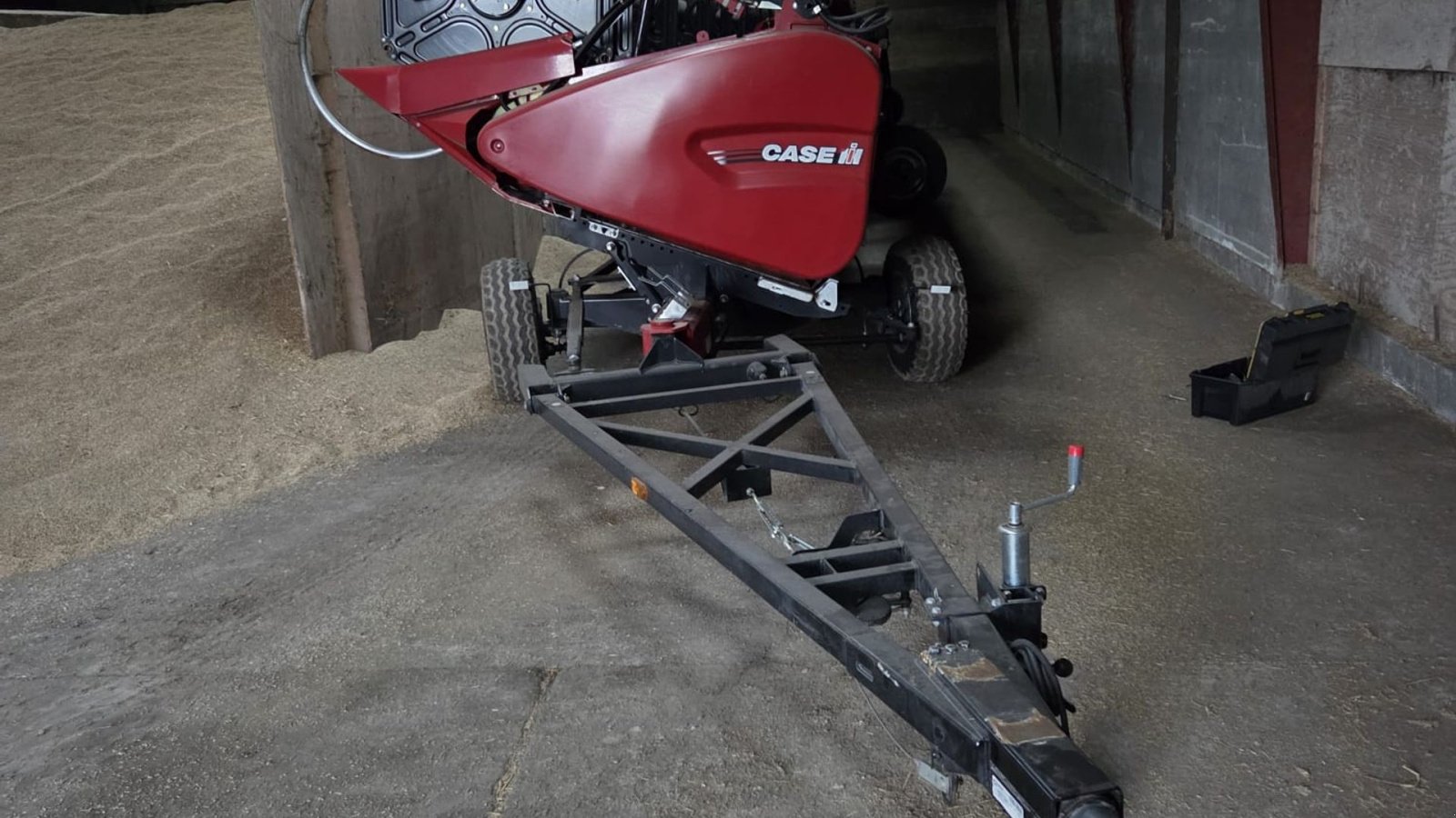 Mähdrescher of the type Case IH 8250 Axial-Flow med 35fod Varicut skærebord. Dansk maskine, Gebrauchtmaschine in Lintrup (Picture 9)