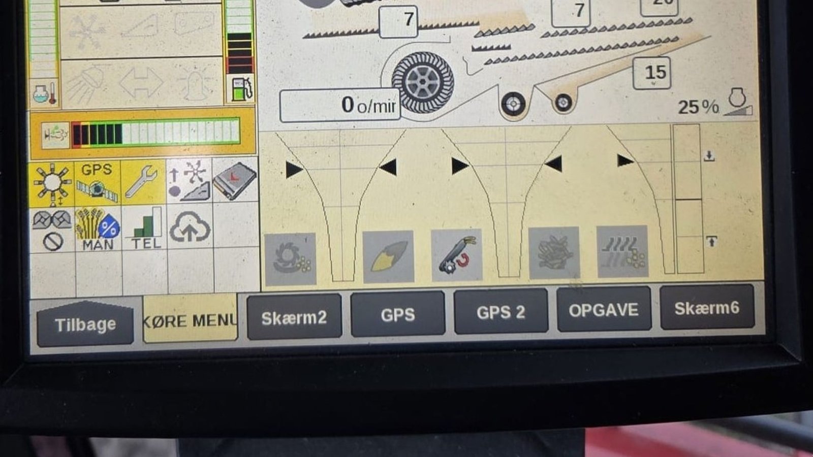 Mähdrescher of the type Case IH 8250 Axial-Flow med 35fod Varicut skærebord. Dansk maskine, Gebrauchtmaschine in Lintrup (Picture 14)