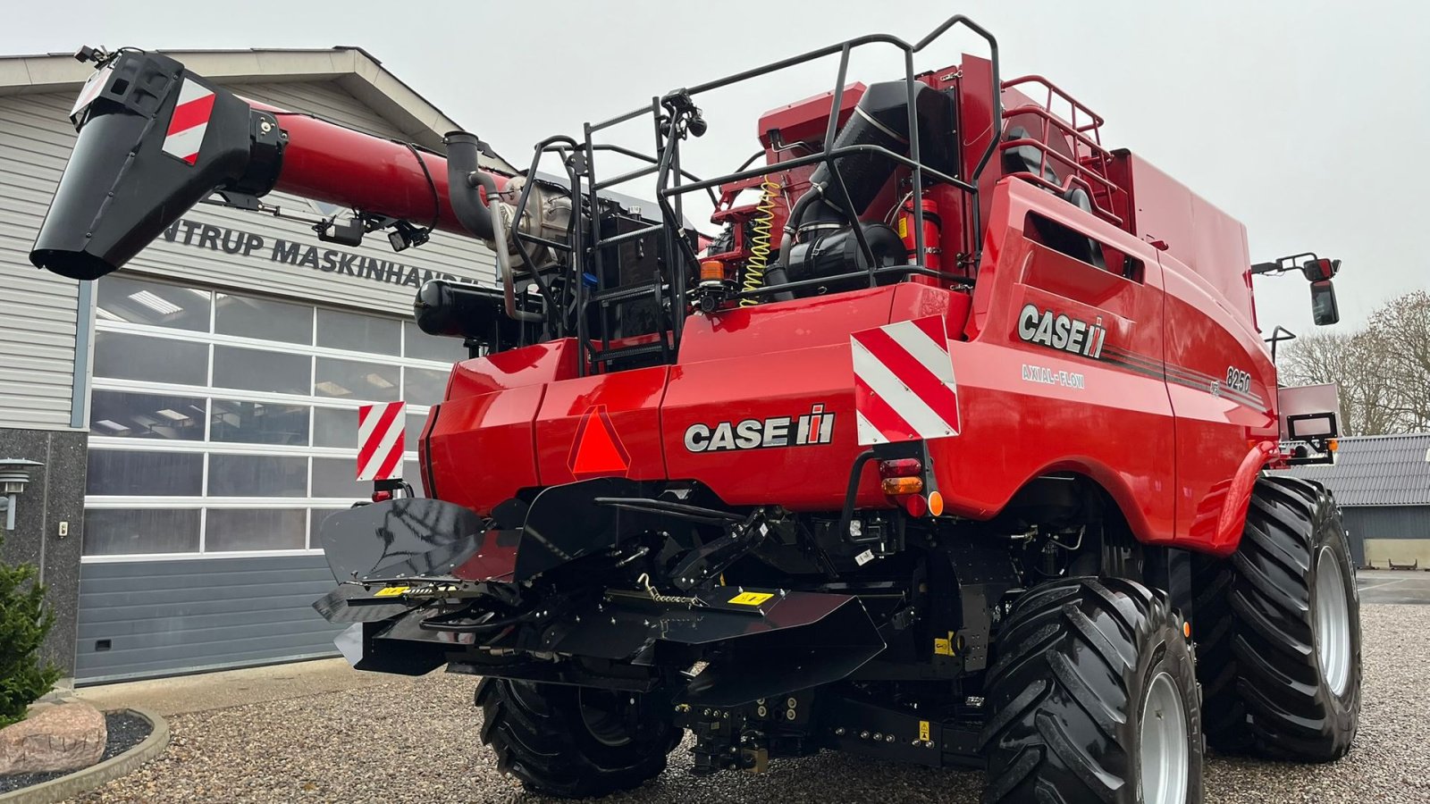 Mähdrescher от тип Case IH 8250 Axial-Flow med 35fod Varicut skærebord. Dansk maskine, Gebrauchtmaschine в Lintrup (Снимка 16)