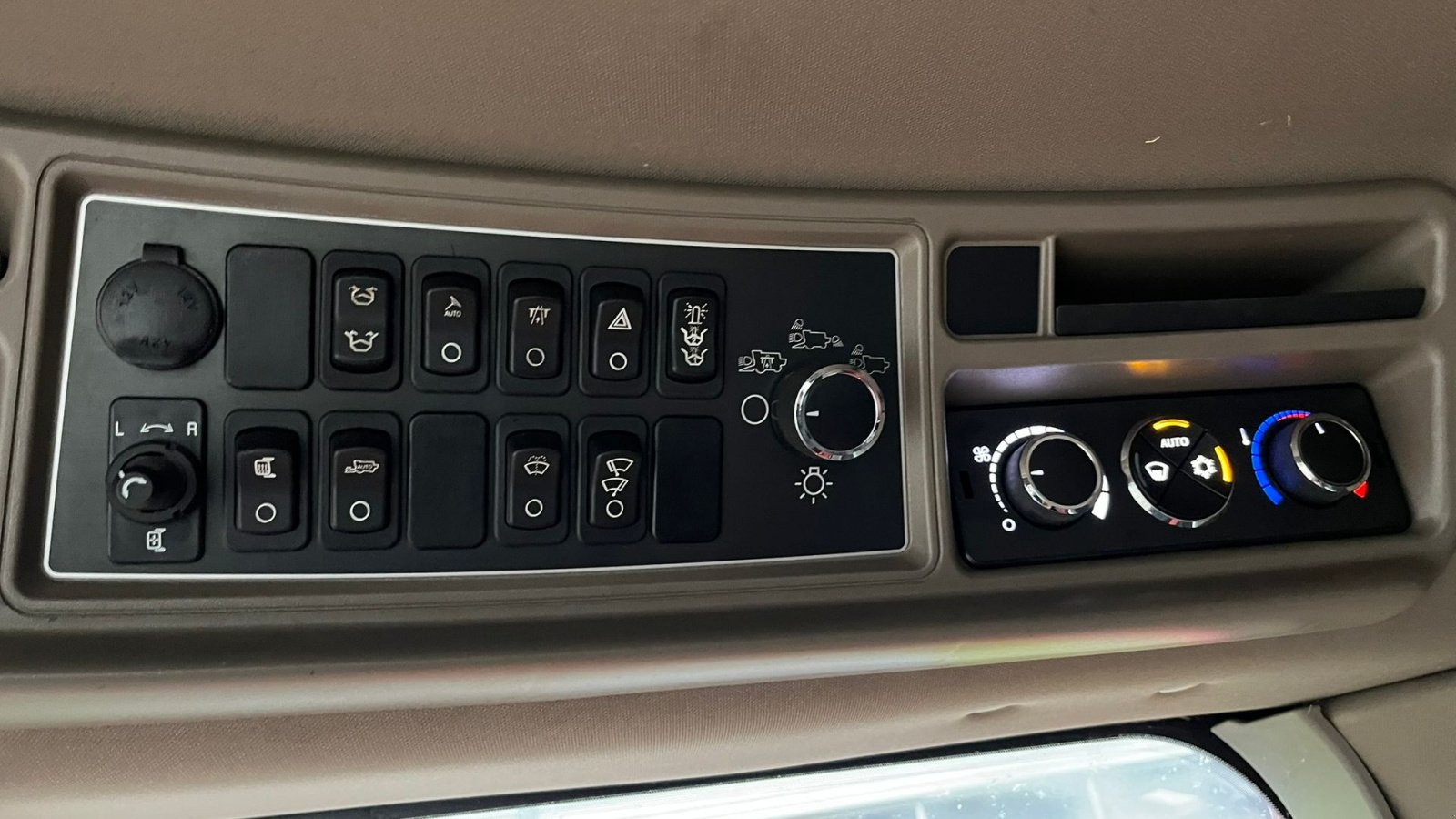 Mähdrescher от тип Case IH 8250 Axial-Flow med 35fod Varicut skærebord. Dansk maskine, Gebrauchtmaschine в Lintrup (Снимка 23)