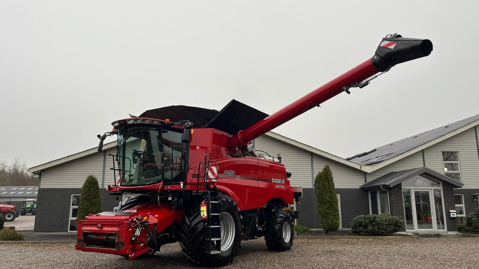Mähdrescher du type Case IH 8250 Axial-Flow med 4wd & 35fod Varicut skærebord. Dansk maskine, Gebrauchtmaschine en Lintrup (Photo 12)