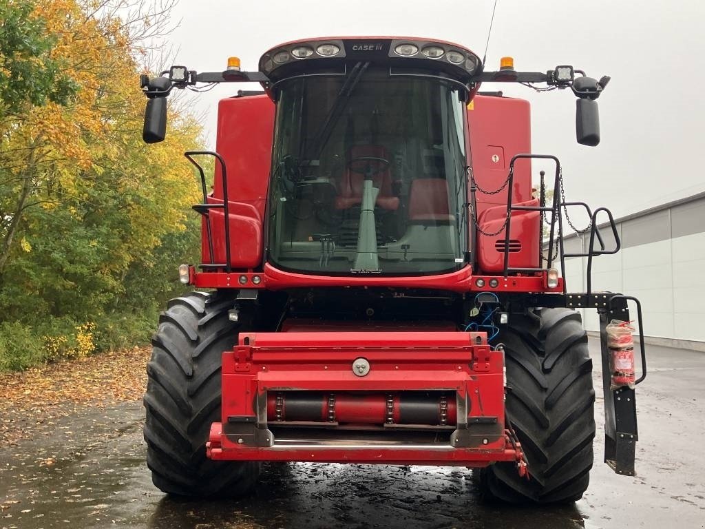 Mähdrescher of the type Case IH Axial 8240, Gebrauchtmaschine in Brønderslev (Picture 7)